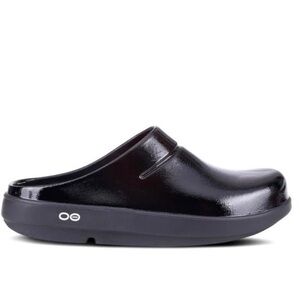 Oofos OOCLOG Luxe Clog in Glossy Black Men’s 7